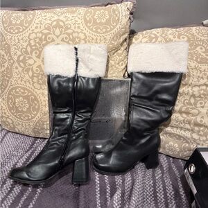 Talk about boots with the fur!  Black Women's Boots with fur tops